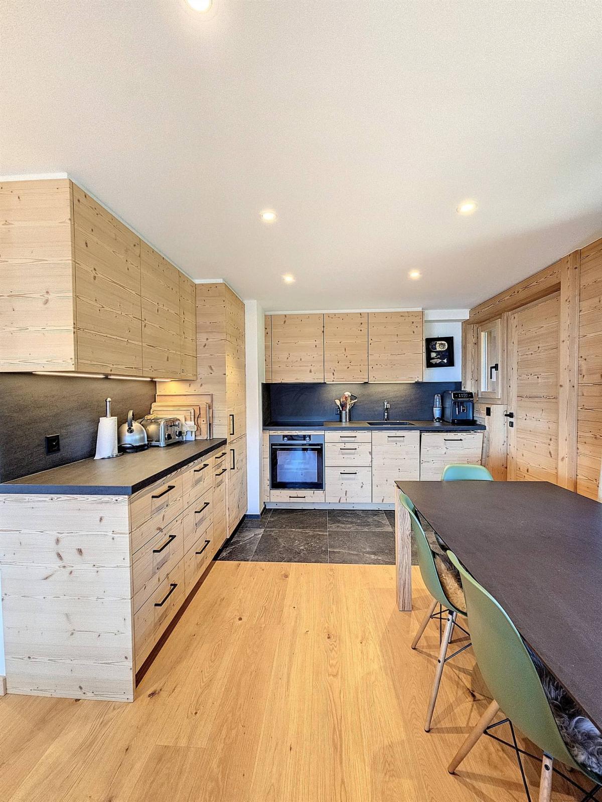 Magnifique Duplex | 4 Chambres Entièrement Rénové à Verbier!