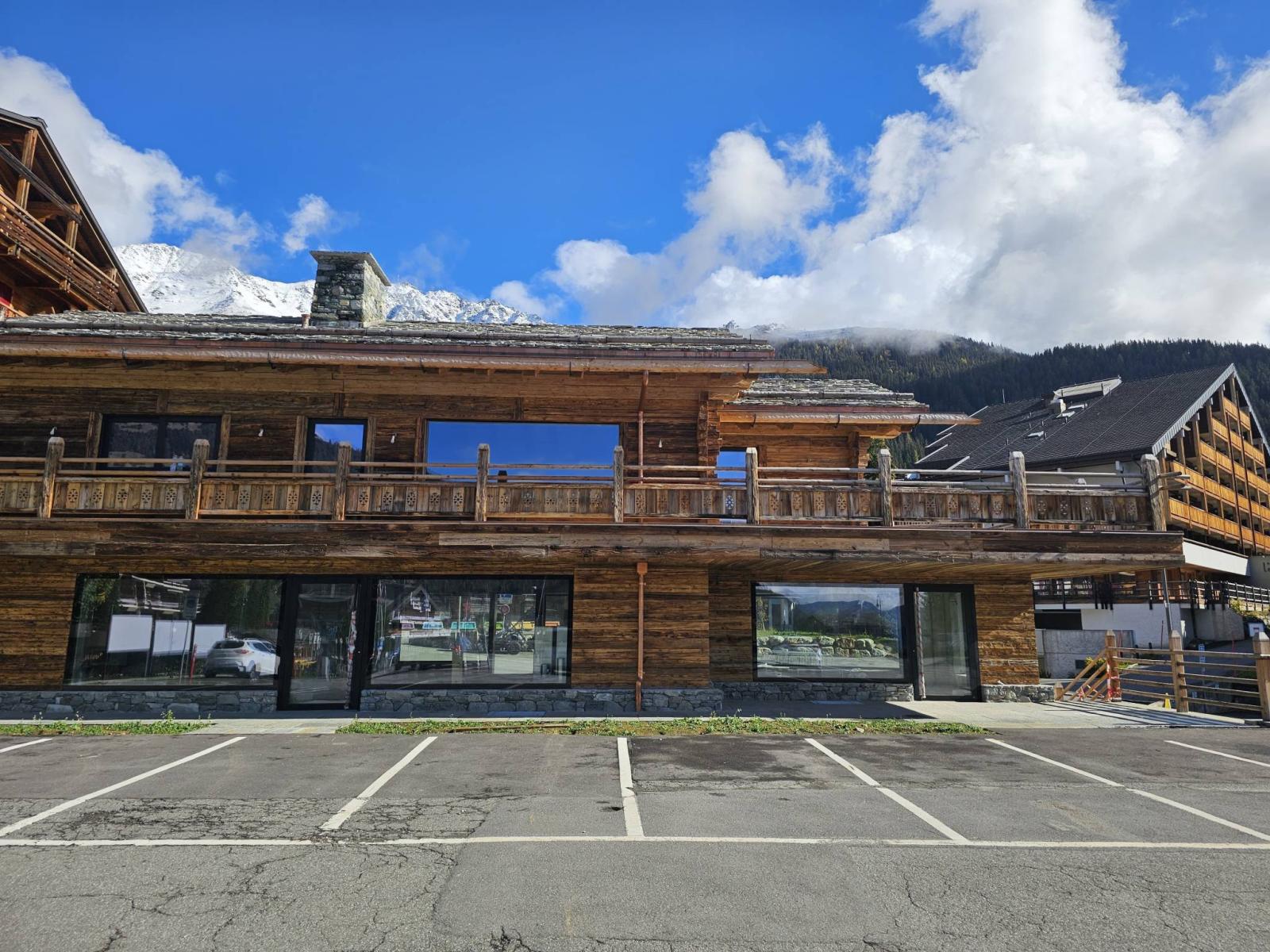 Au cœur de Verbier, place centrale - Superbe immeuble mixte