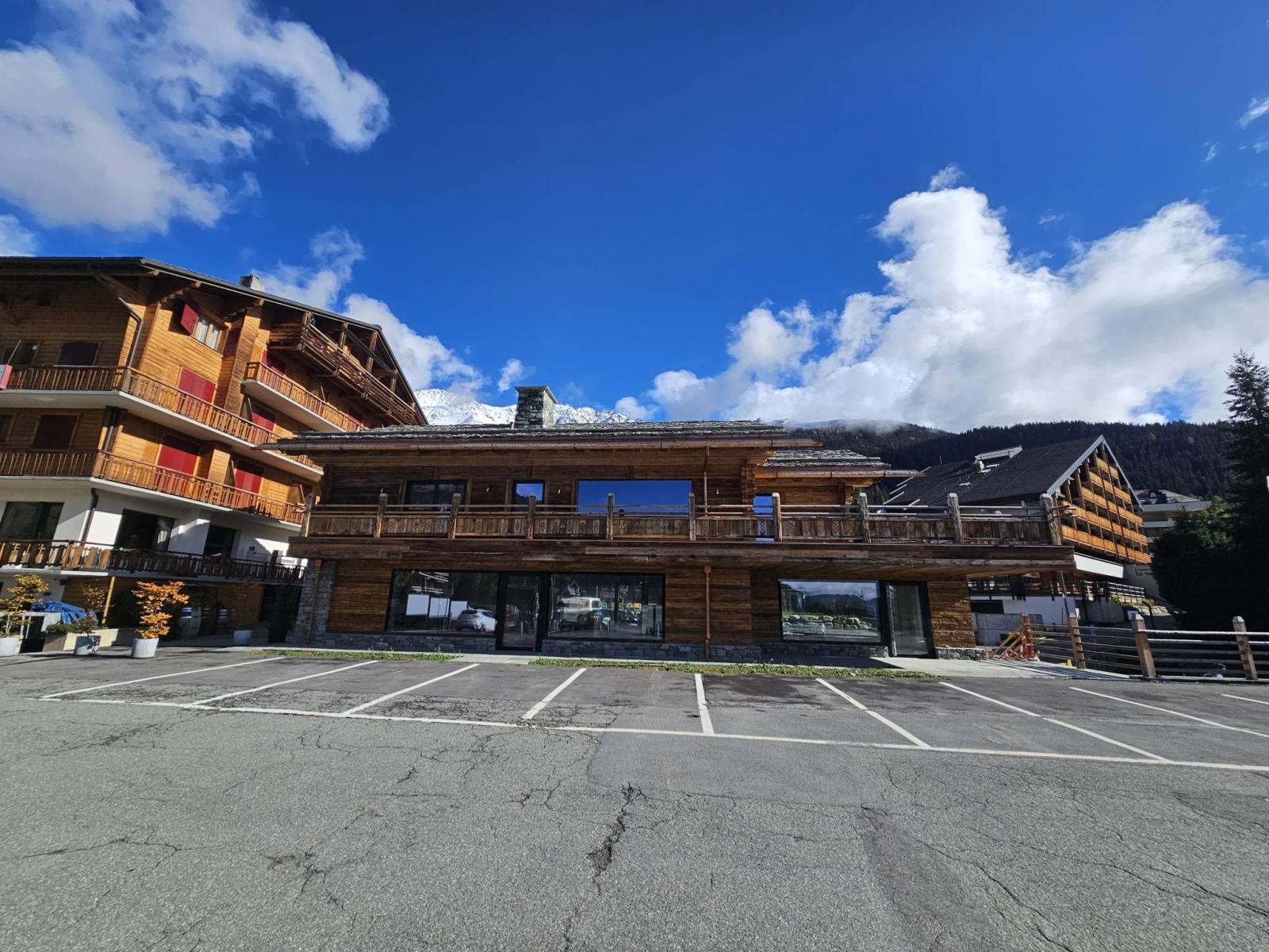 Au cœur de Verbier, place centrale - Superbe immeuble mixte