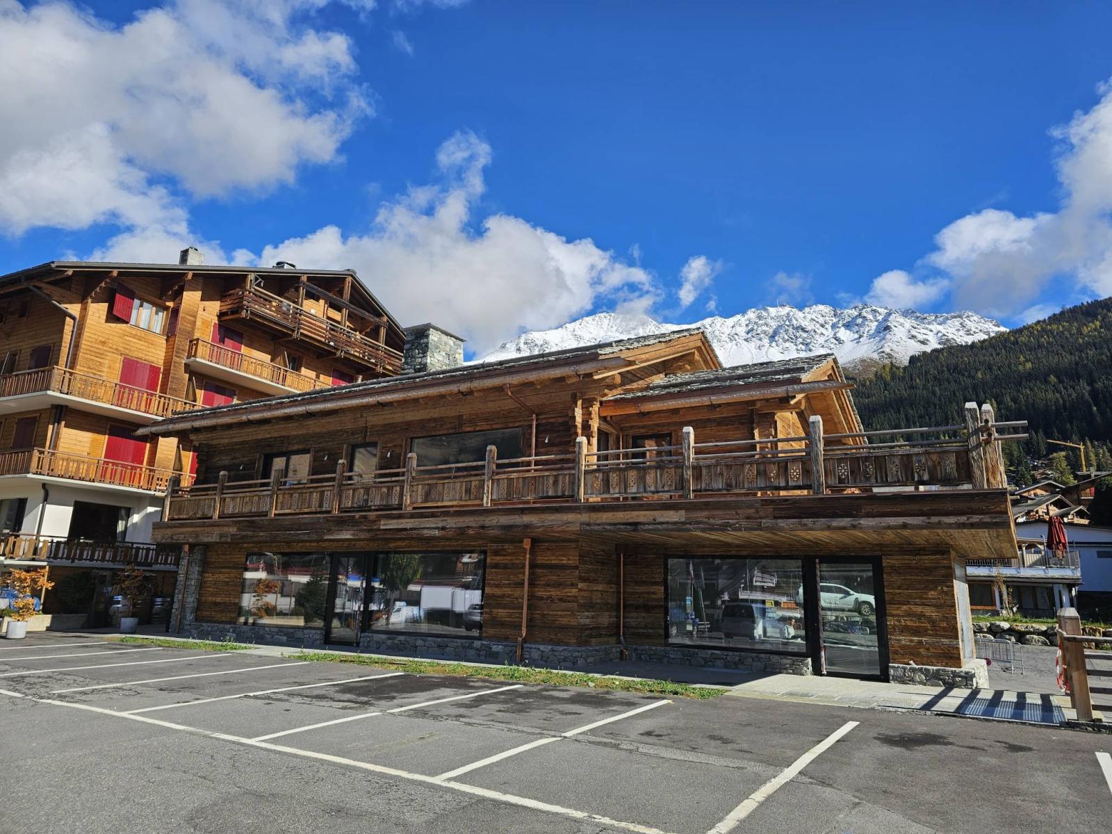 Au cœur de Verbier, place centrale - Superbe immeuble mixte