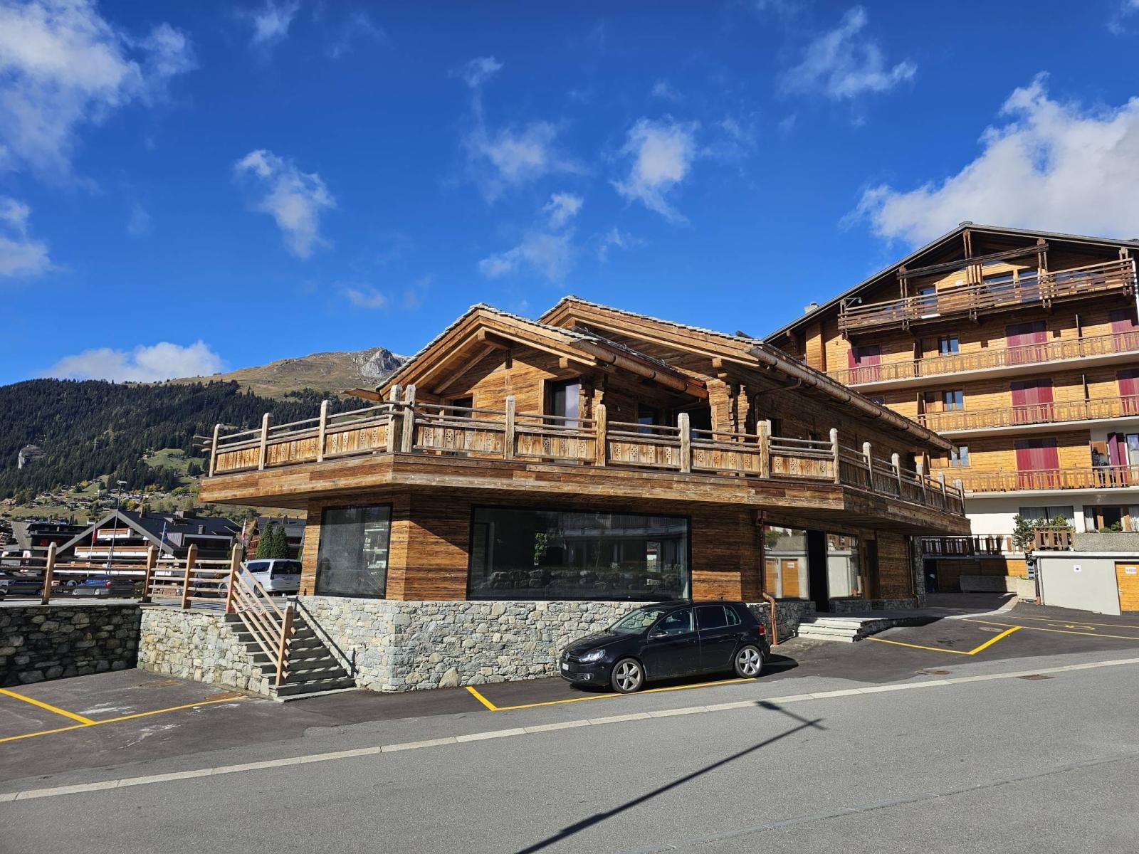 Au cœur de Verbier, place centrale - Superbe immeuble mixte