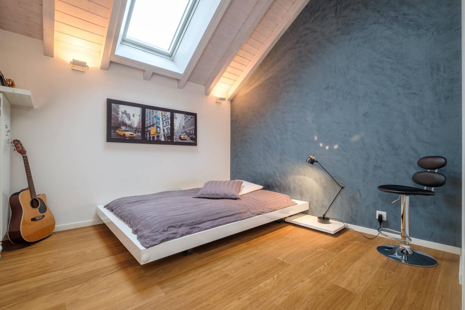 Spacieux duplex en attique de 235 m² entièrement rénové