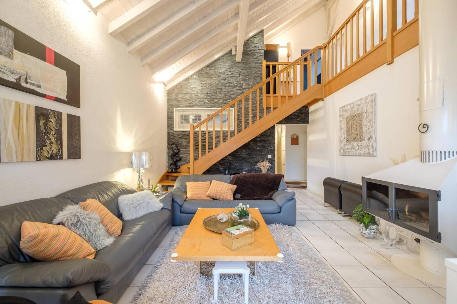 Spacieux duplex en attique de 235 m² entièrement rénové