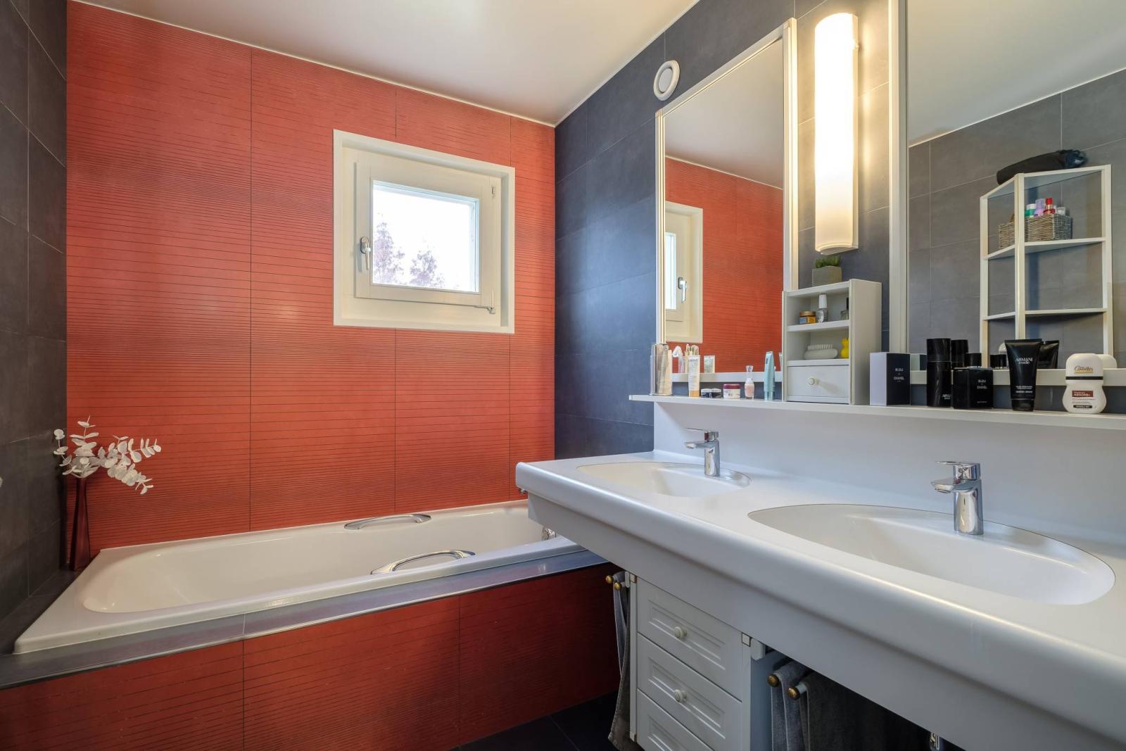 Spacieux duplex en attique de 235 m² entièrement rénové