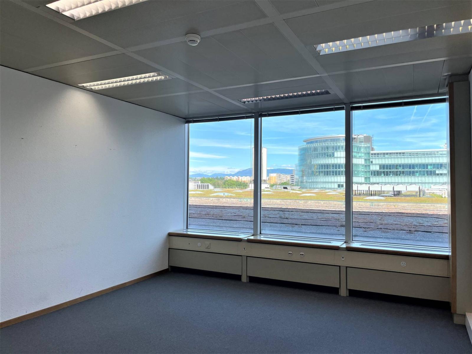 Bureaux lumineux, à deux pas de Blandonnet Centre - 125m2