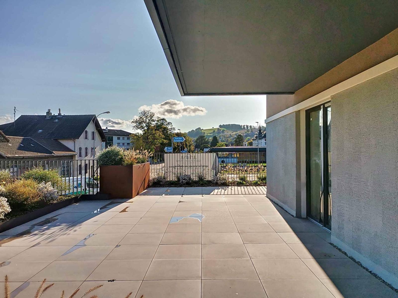 NEUF ! Arcade commerciale de 71 m² avec grande terrasse