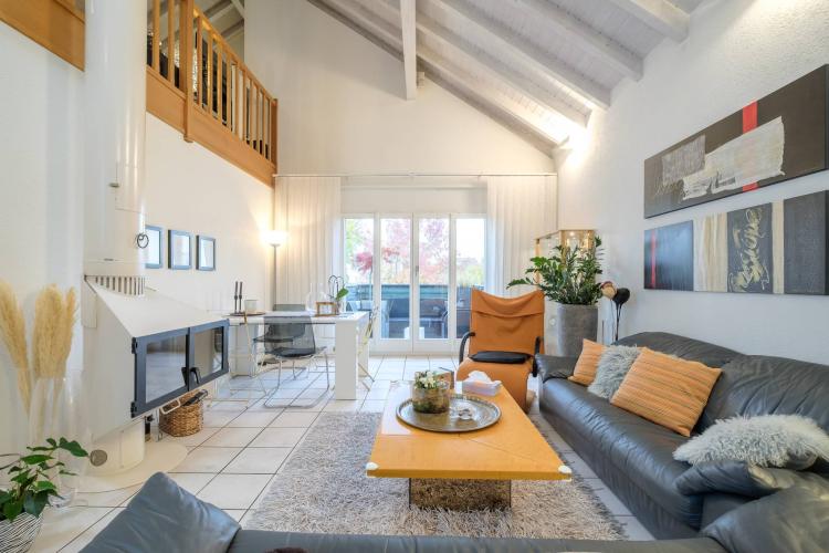 Spacieux duplex en attique de 235 m² entièrement rénové