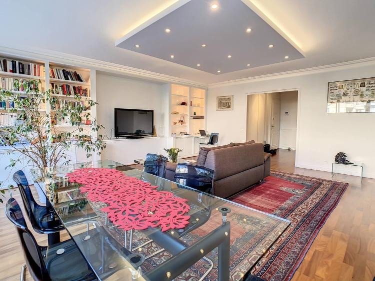 POUR INVESTISSEUR ! Magnifique pied-à-terre à deux pas des commodités