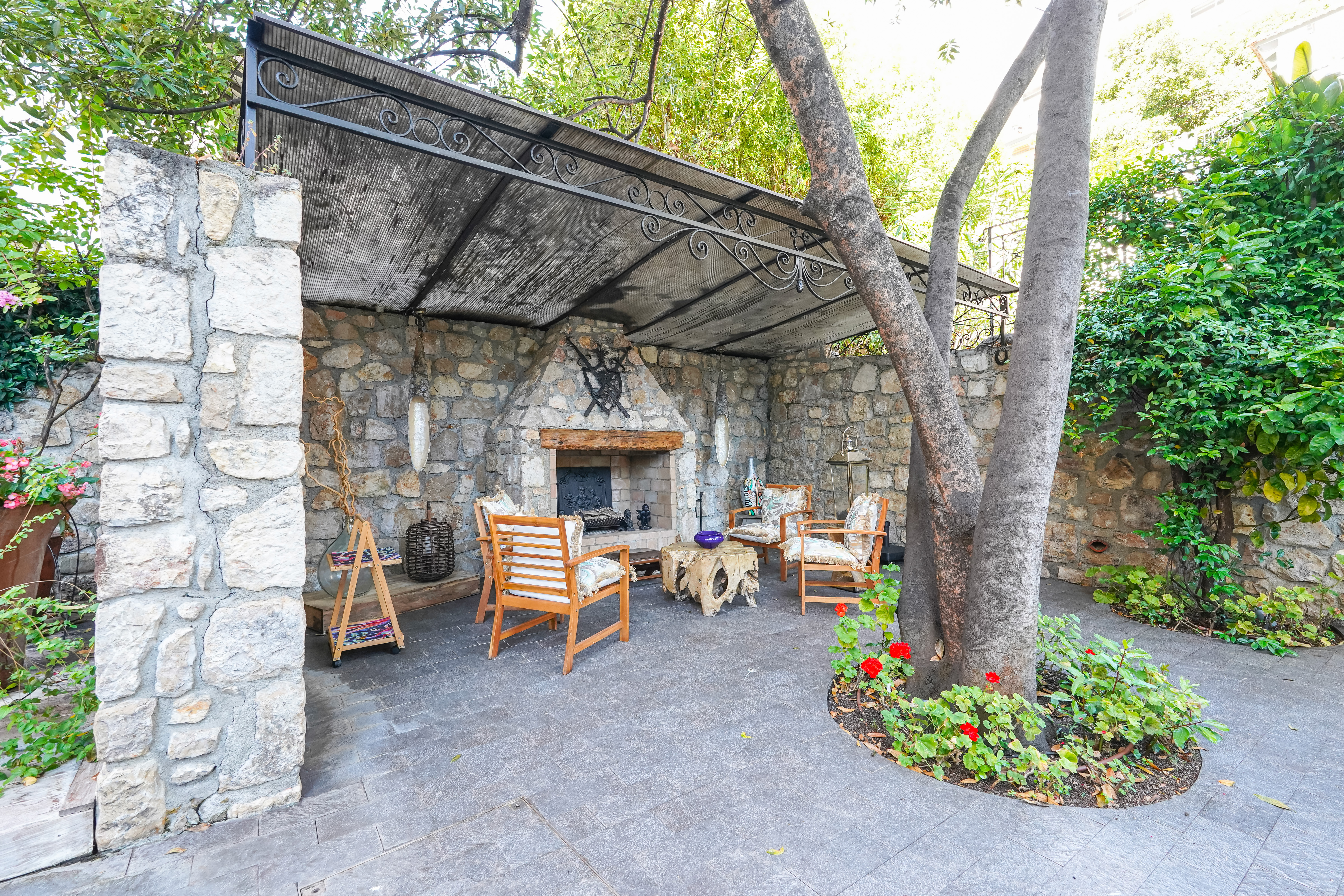 kCzyV_chemine-e-villa-la-rousse-barnes-valeri-agency-monaco-1754404127.jpg