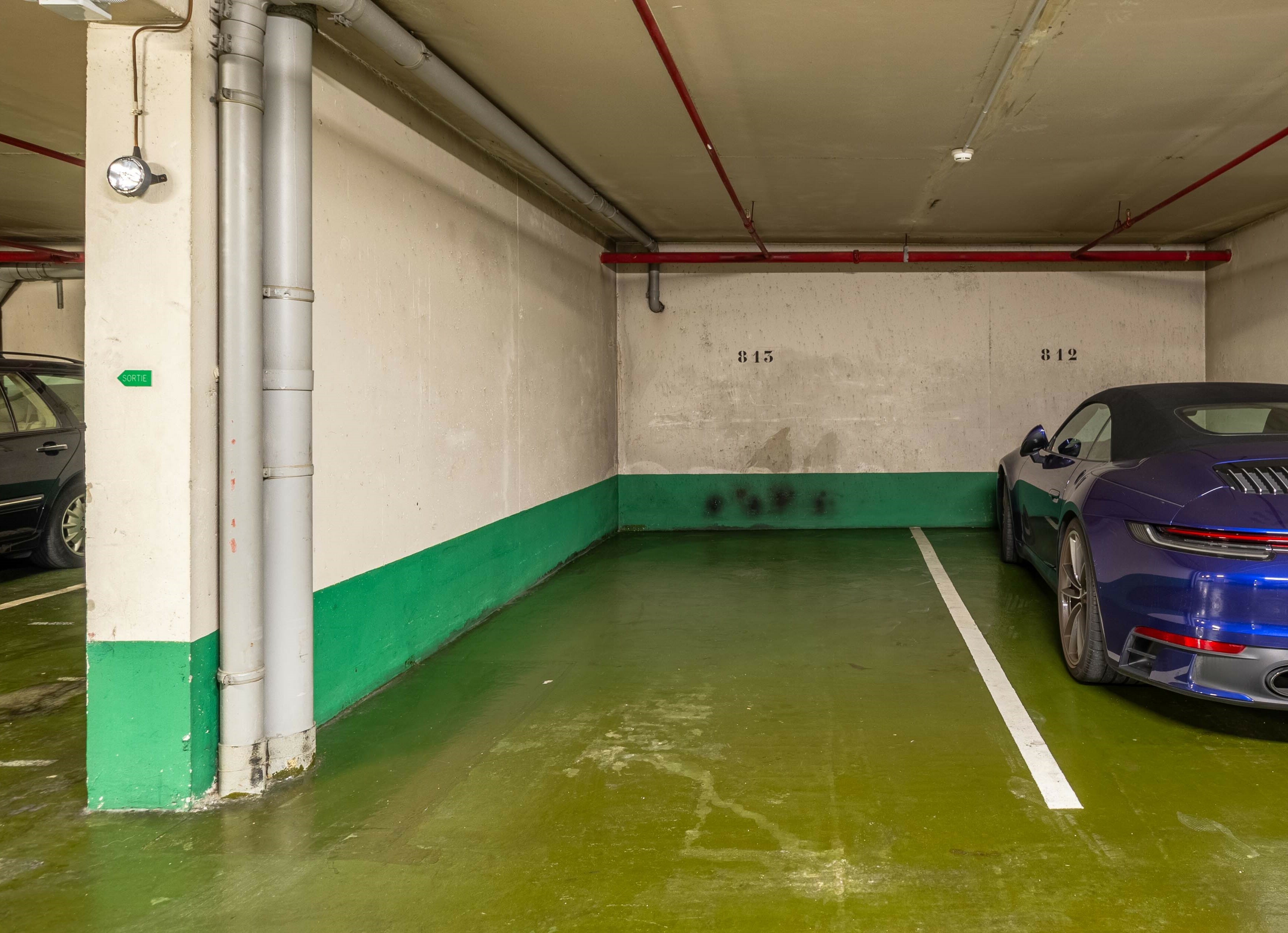 Ke9ER_photo-parking-max-1699634045.jpg