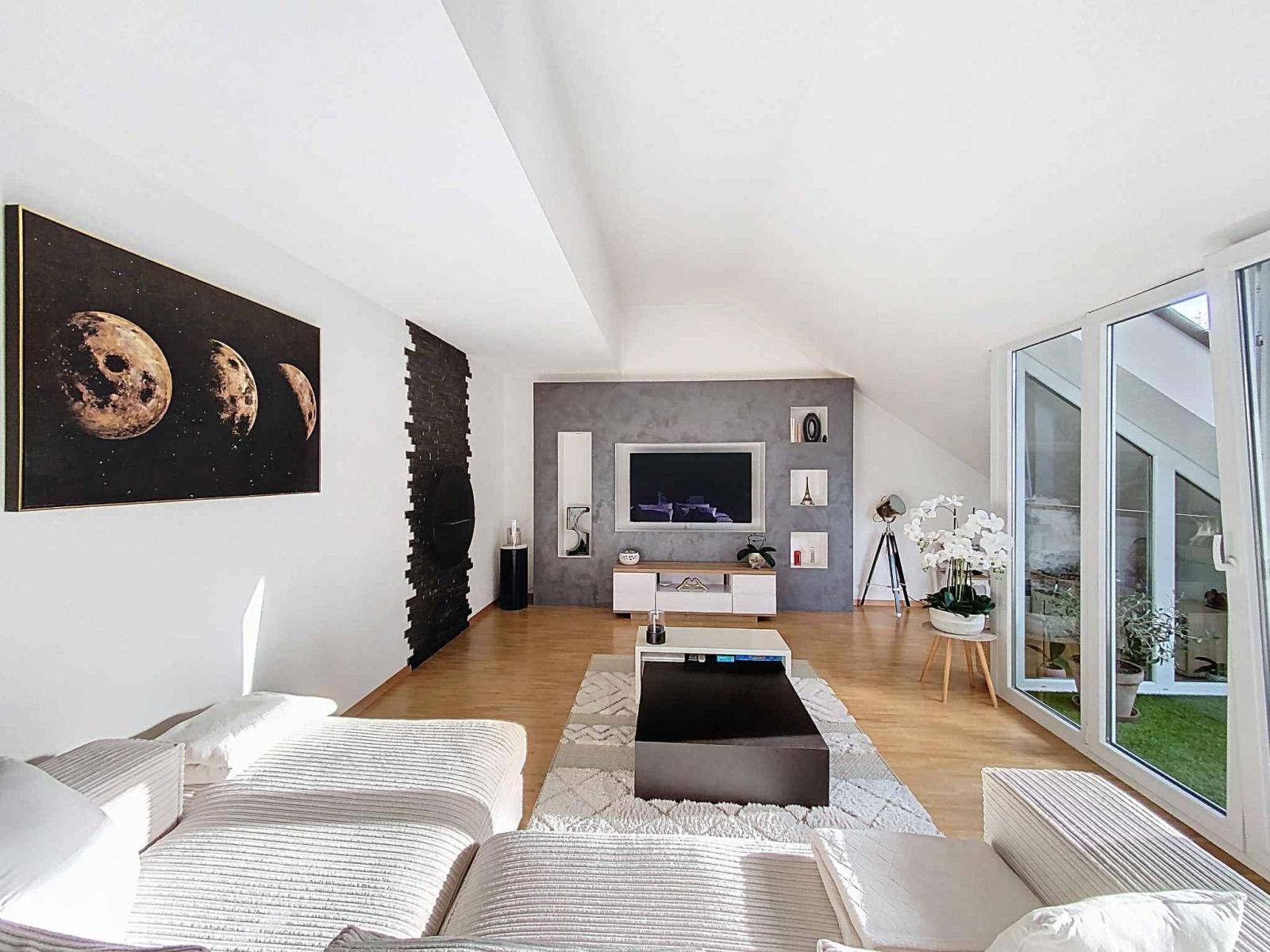 Magnifique duplex en attique avec combles