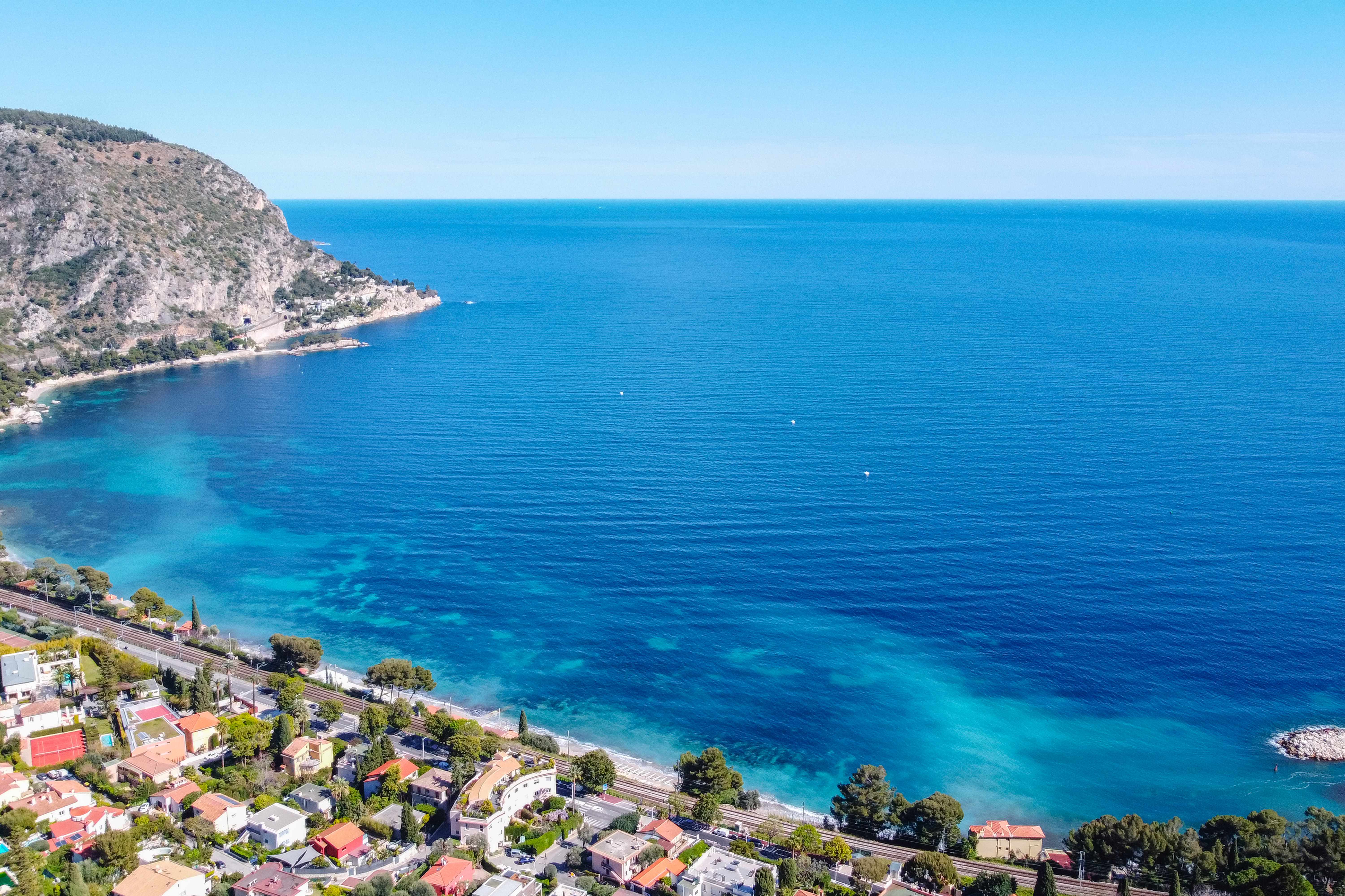 KGXvB_vue-eze-valeri-agency-by-jm-barei-cap-d-ail-1786020151.jpg