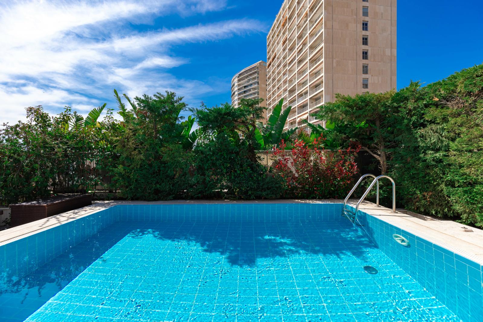 SUPERBE PENTHOUSE AVEC PISCINE