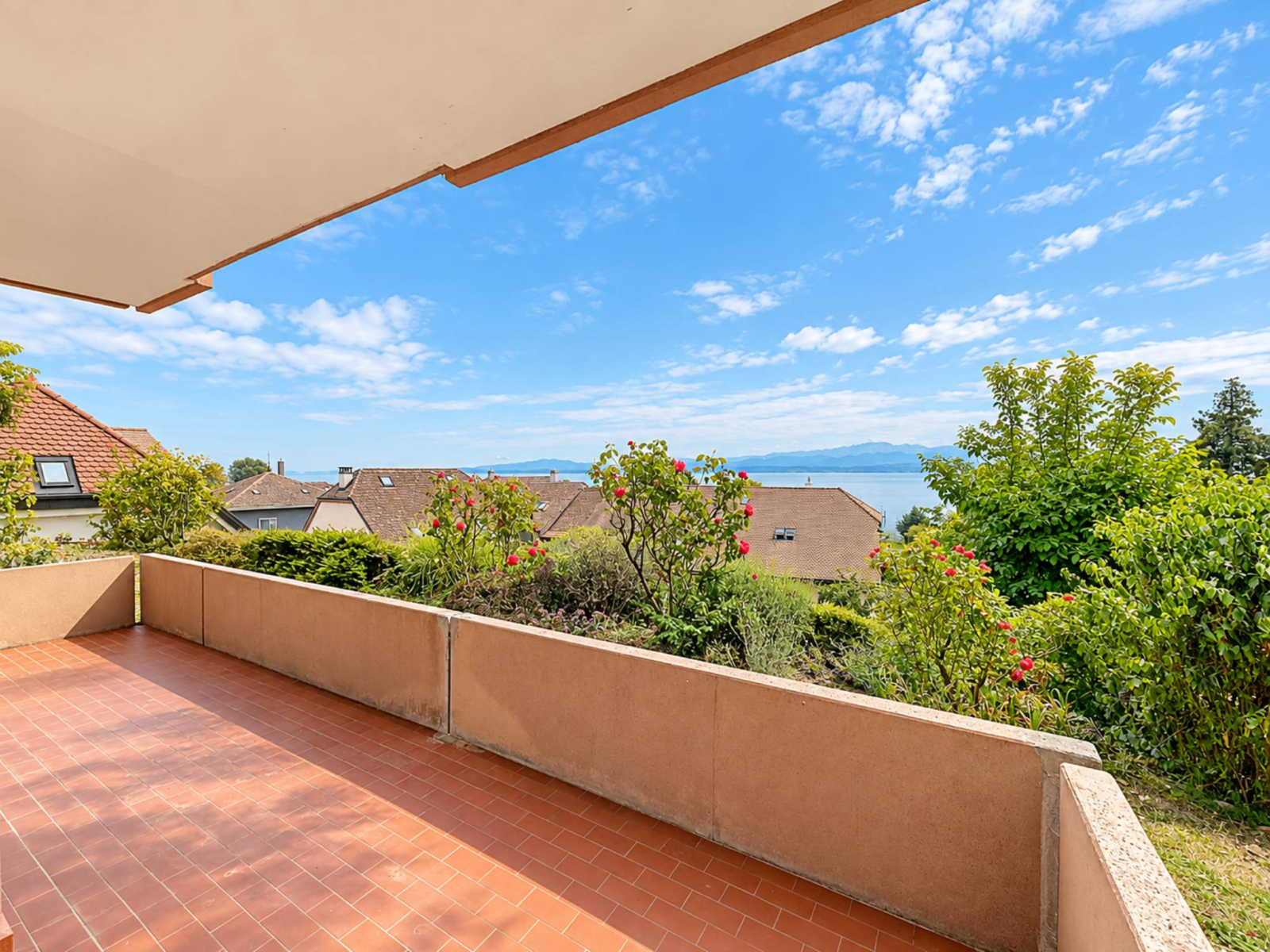Un appartement généreux avec vue sur le lac et les Alpes