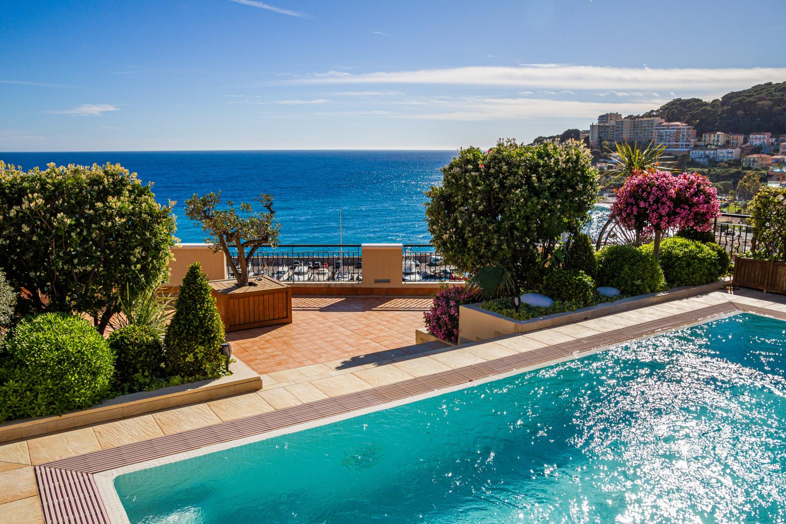 Fontvieille: Appartement d’exception avec terrasse et piscine privative face à la mer