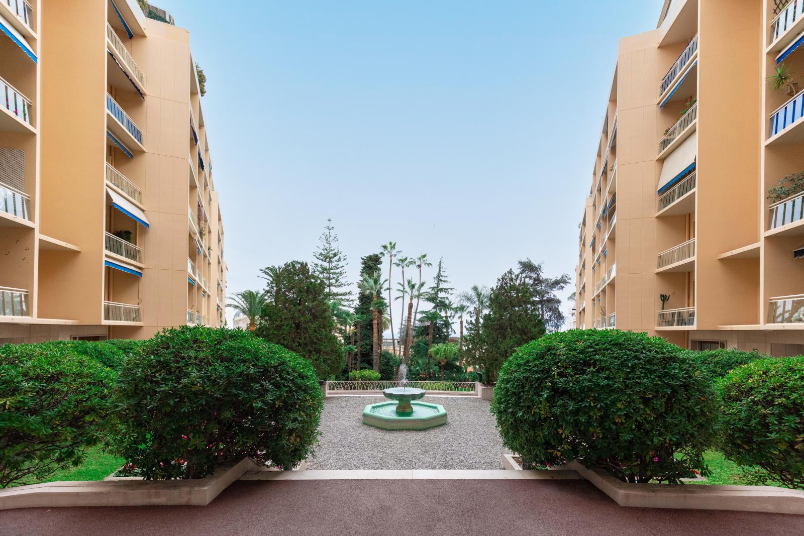 MAGNIFIQUE 2 PIECES CENTRAL