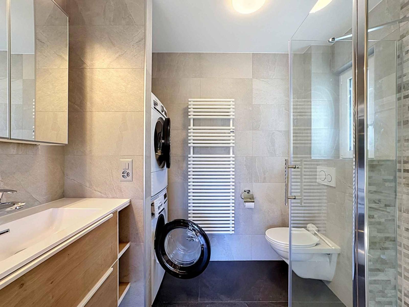 CHALET DE 15,5 PIÈCES
COMPOSÉ DE TROIS APPARTEMENTS INDÉPENDANTS