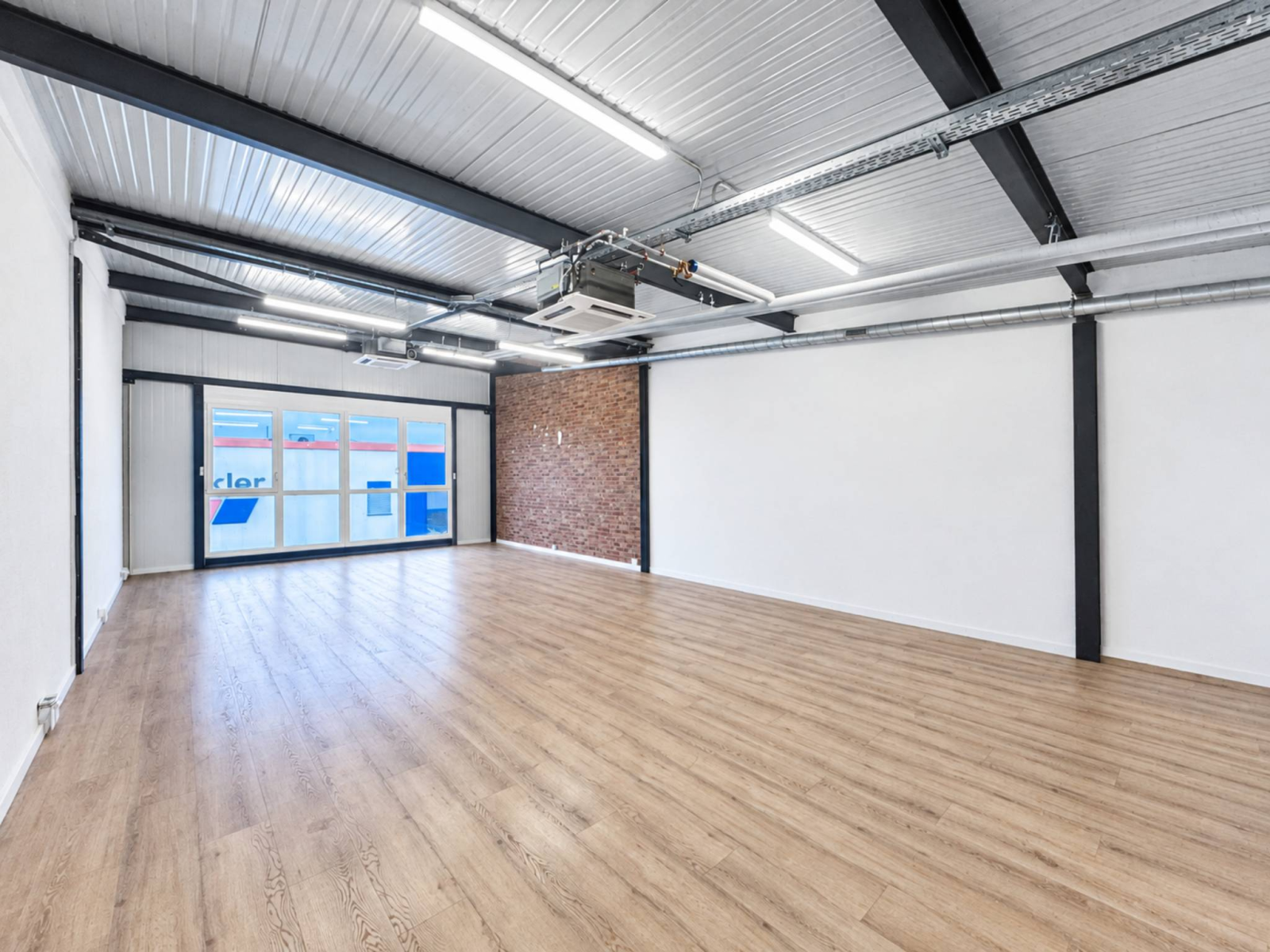 INDUSTRIE - SHOWROOM - PLAIN PIED