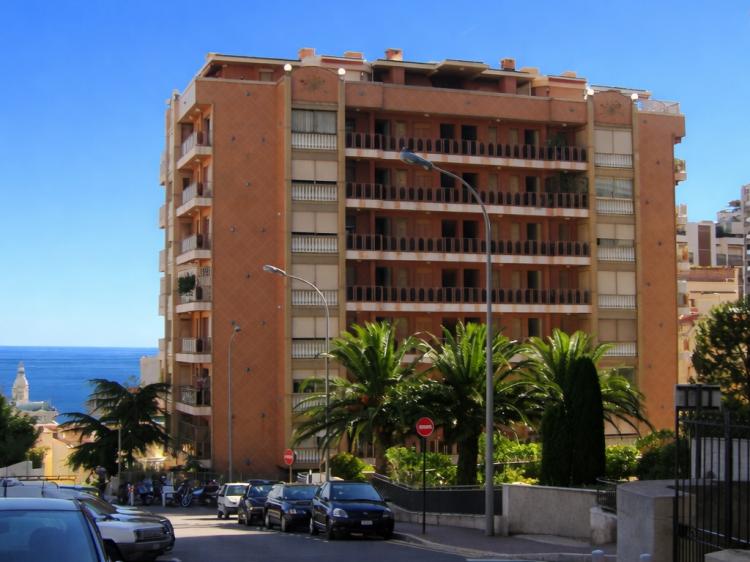 "Le RIVIERA PALACE - Rue des Lilas"