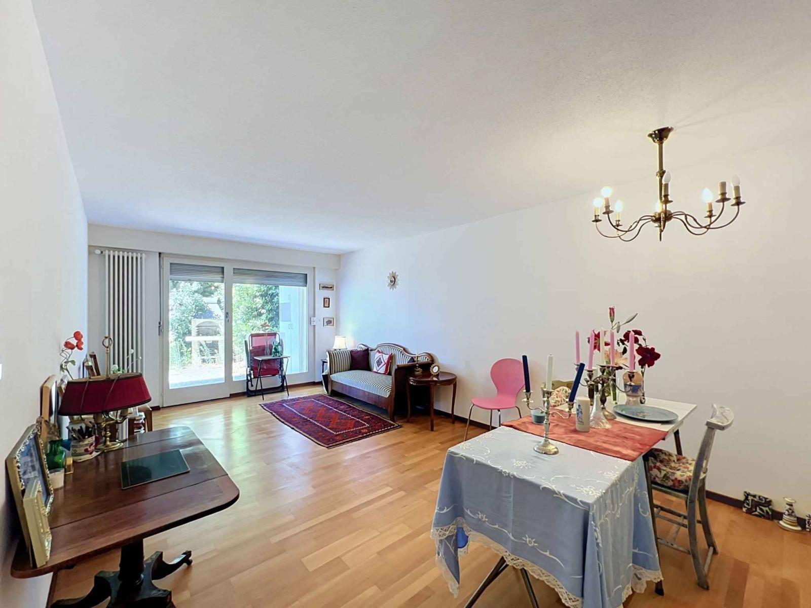Charmant 2.5 pièces avec grande terrasse et vue sur le lac