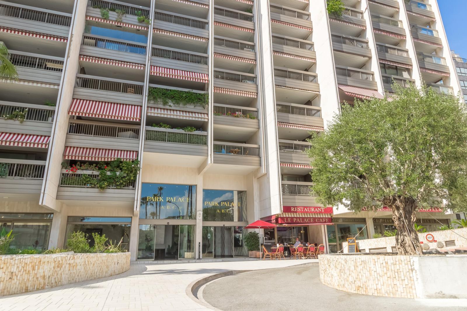 CARRE D’OR - PARK PALACE - STUDIO AVEC TERRASSE