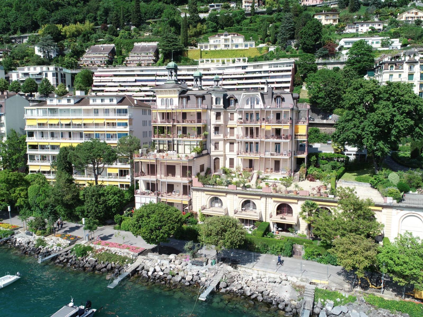 Magnifique appartement de 5.5 pièces, pieds dans l'eau ! Résidence prestigieuse !