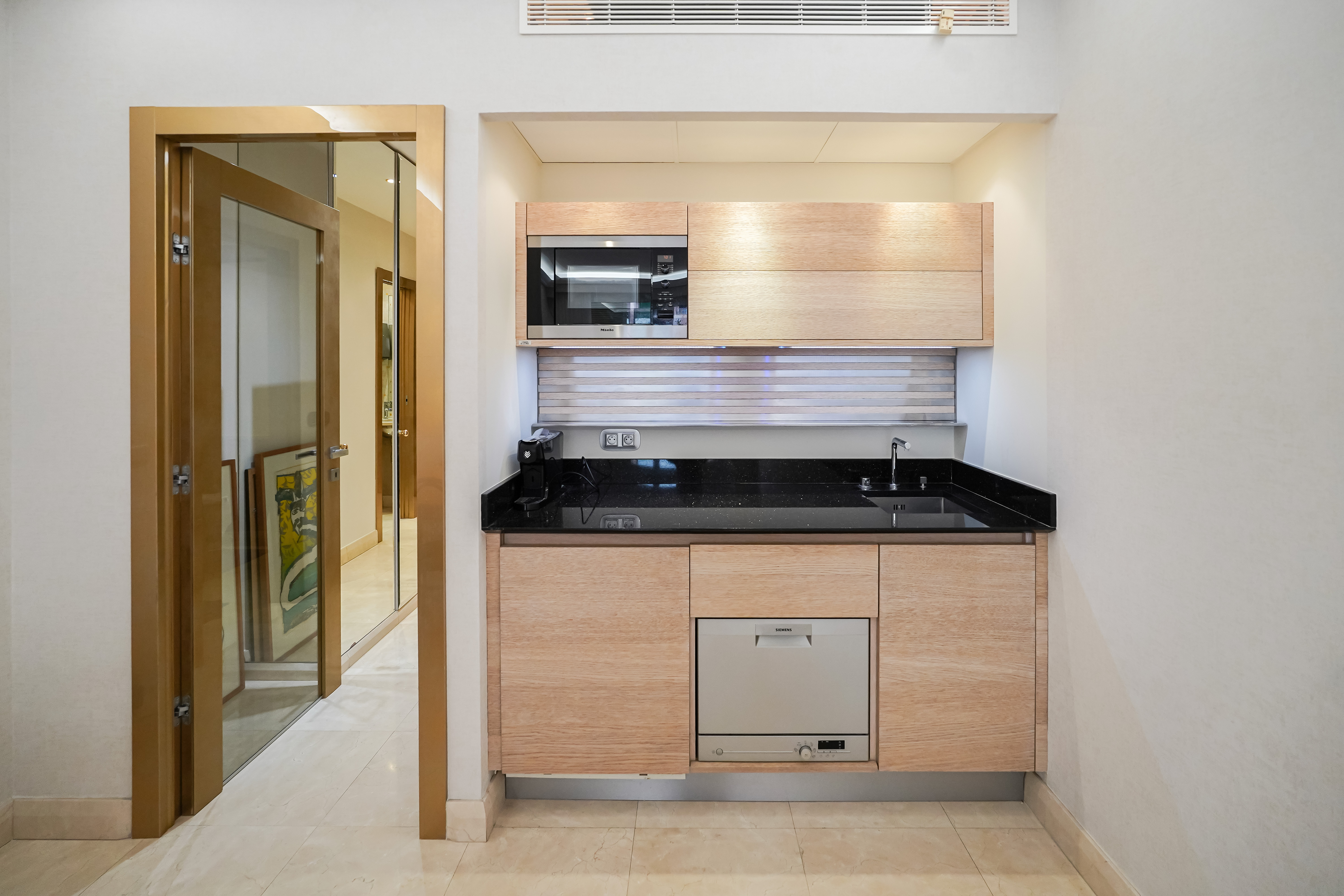 LpArA_cuisine-barnes-valeri-agency-monaco-1775828873.jpg