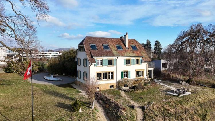 Demeure de caractère avec accès direct au lac