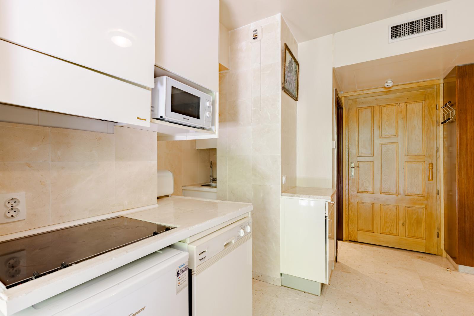 STUDIO MEUBLÉ AVEC JARDIN