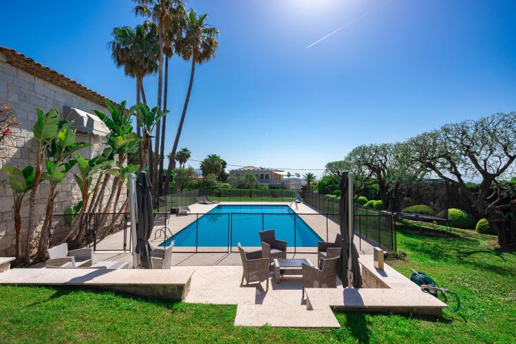 CHARMANTE MAISON PROVENÇALE AVEC PISCINE ET JARDIN