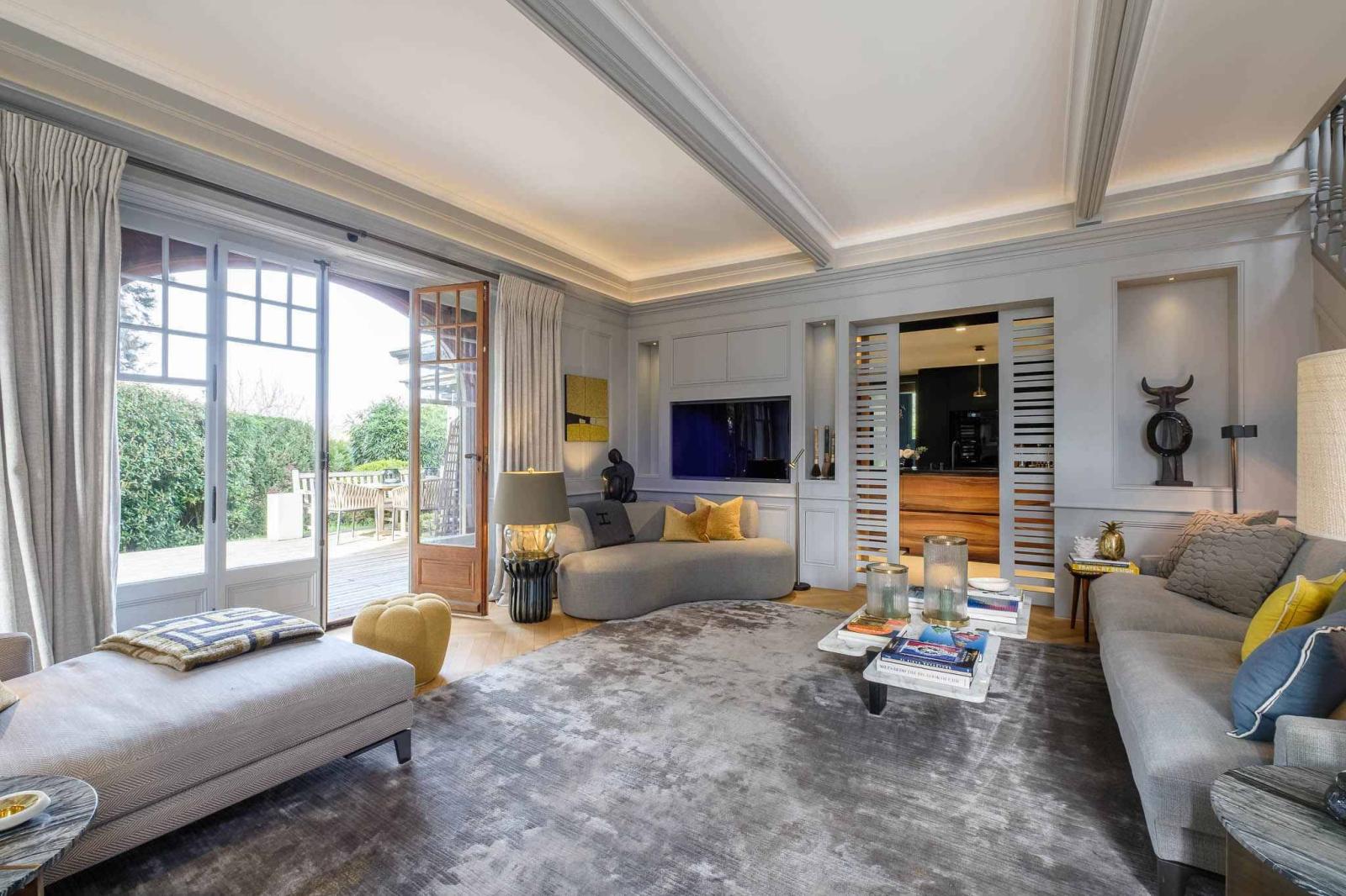 Très belle maison de caractère entièrement rénovée avec piscine