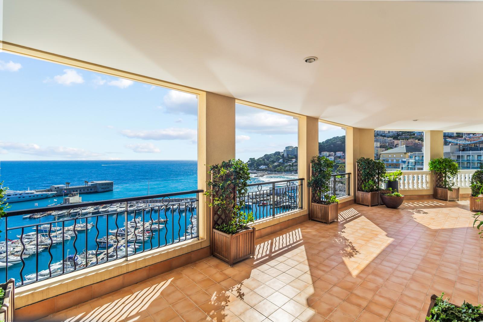 Fontvieille: Appartement d’exception avec terrasse et piscine privative face à la mer