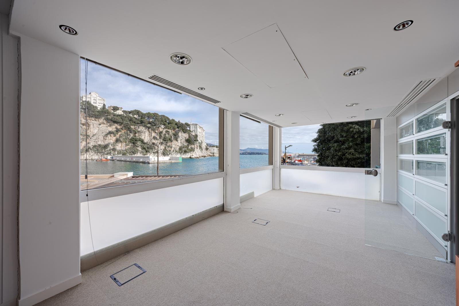 SPACIEUX BUREAUX PROCHE DE LA MER