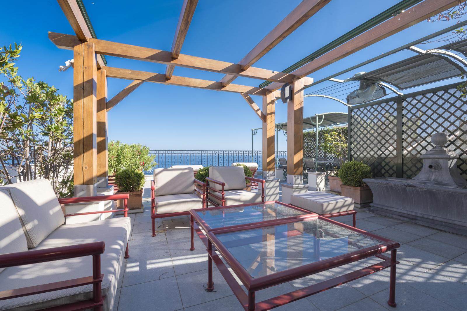 Magnifique duplex-penthouse avec vue mer en bordure du Carré d’Or