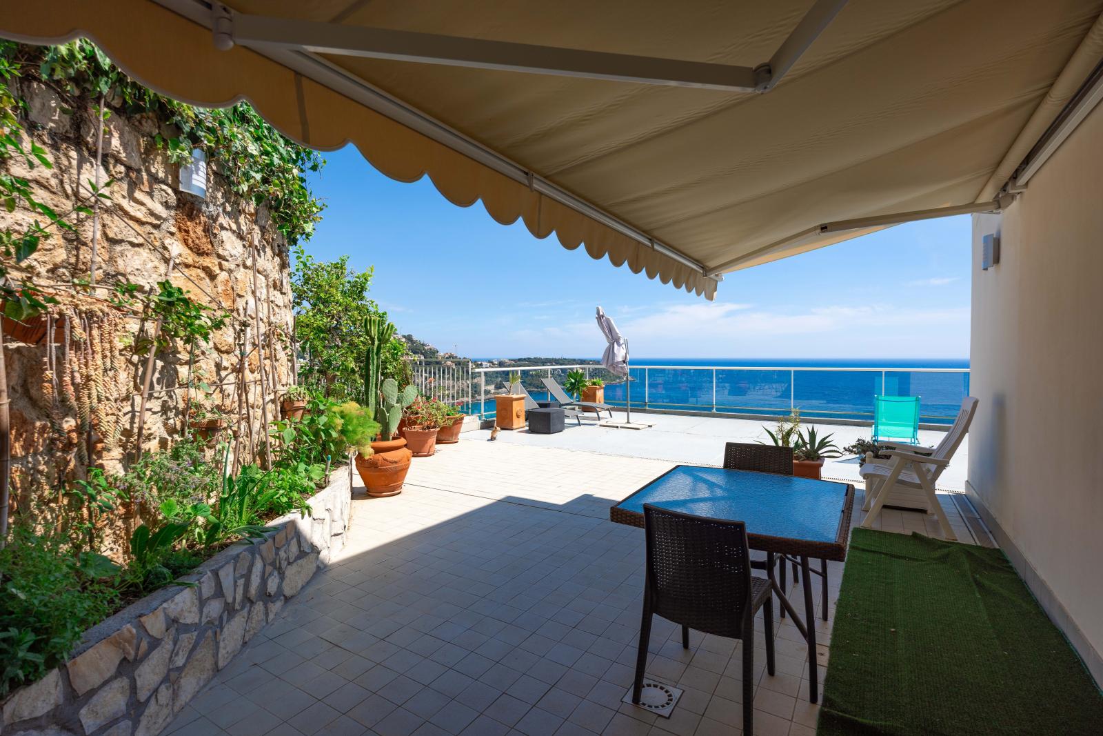 UNIQUE 3 CHAMBRES AVEC VUE MER PROCHE DE MONACO