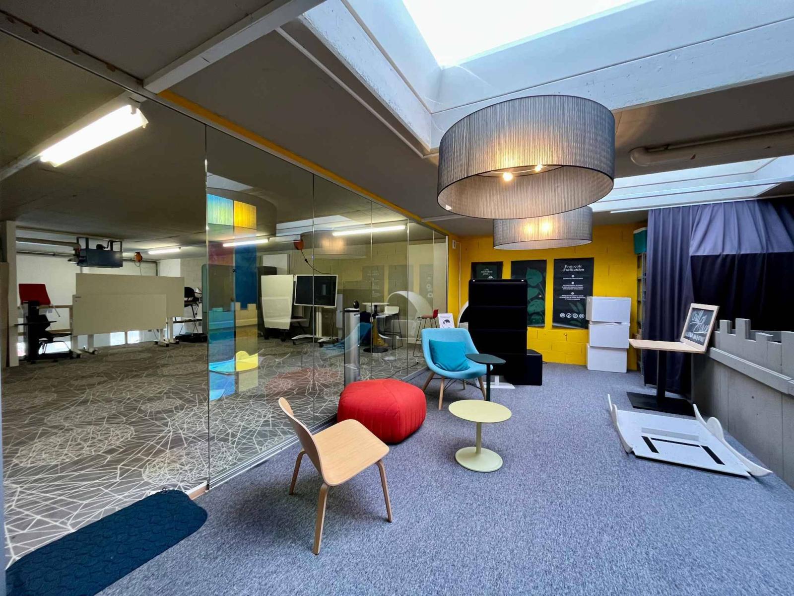 Local commercial, showroom, dépôt de 490 m2 à louer au Mont sur Lausanne