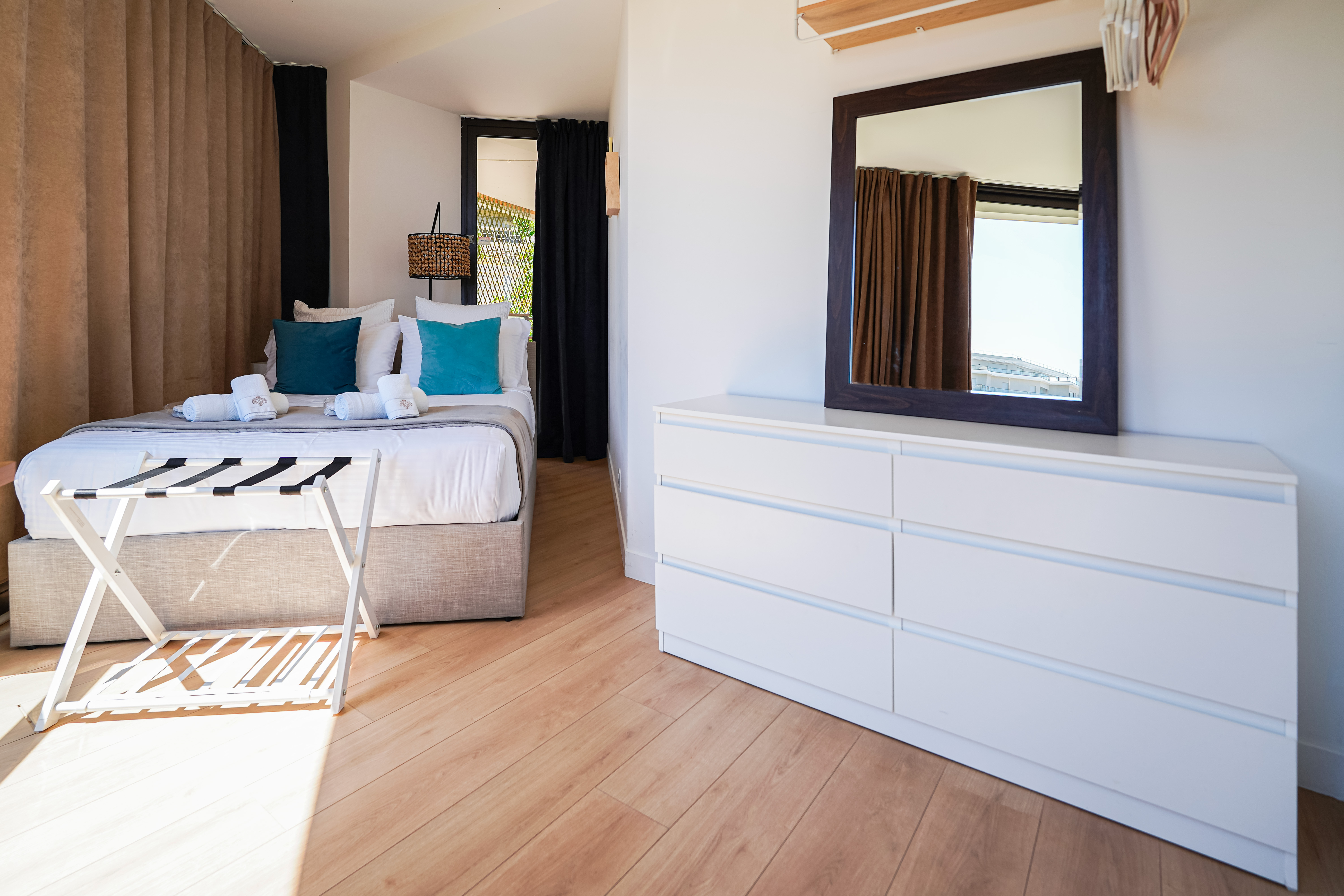 m76DX_chambre-2-beausoleil-valeri-agency-by-jm-barei-cap-d-ail.-1784273937.jpg