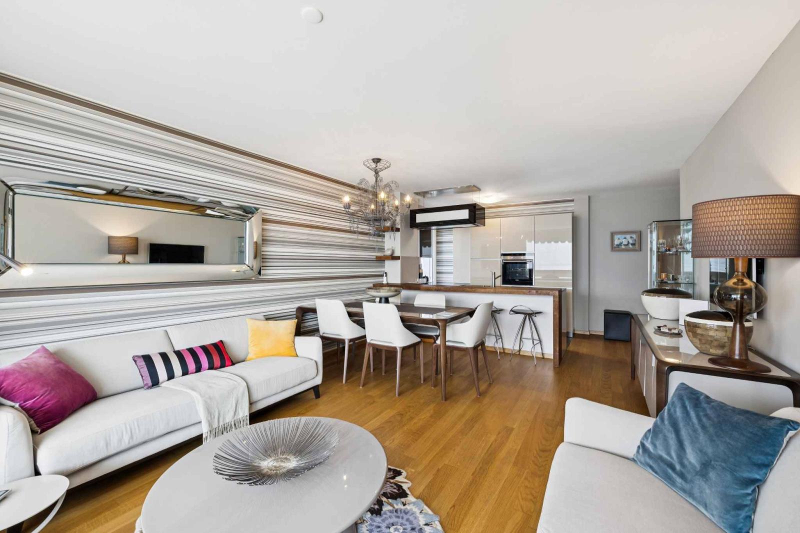 BEL APPARTEMENT PROCHE DE TOUTES LES COMMODITÉS.