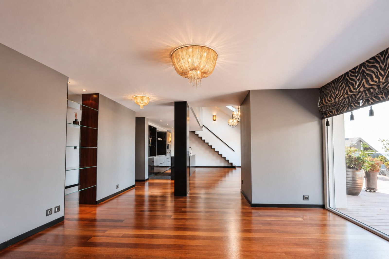 Magnifique attique en duplex avec vue imprenable sur le lac
