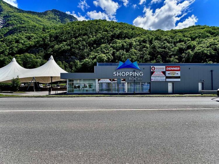 1'400 m² disponibles au Centre Commercial SHOPPING ROCHE