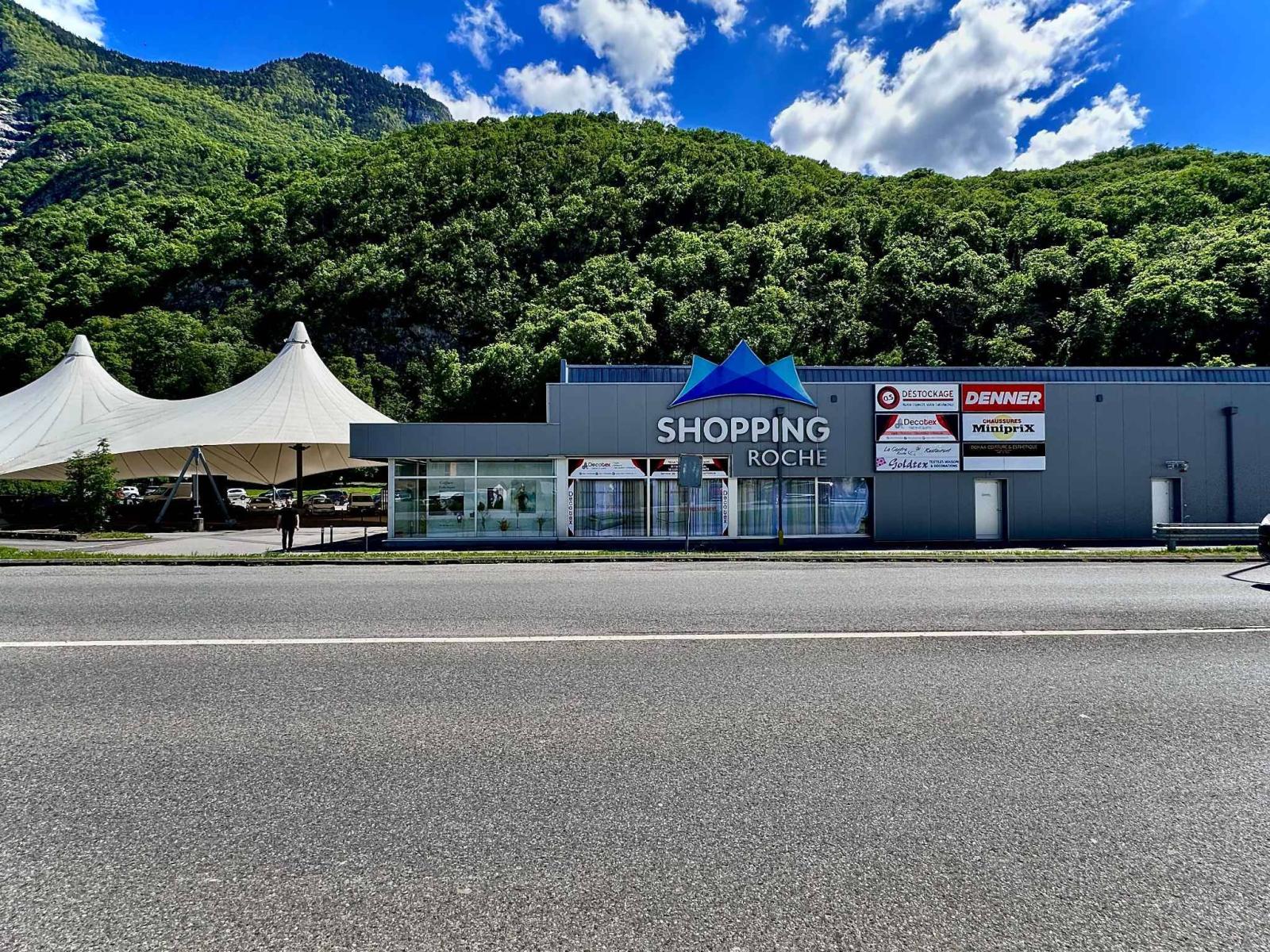 1'400 m² disponibles au Centre Commercial SHOPPING ROCHE 