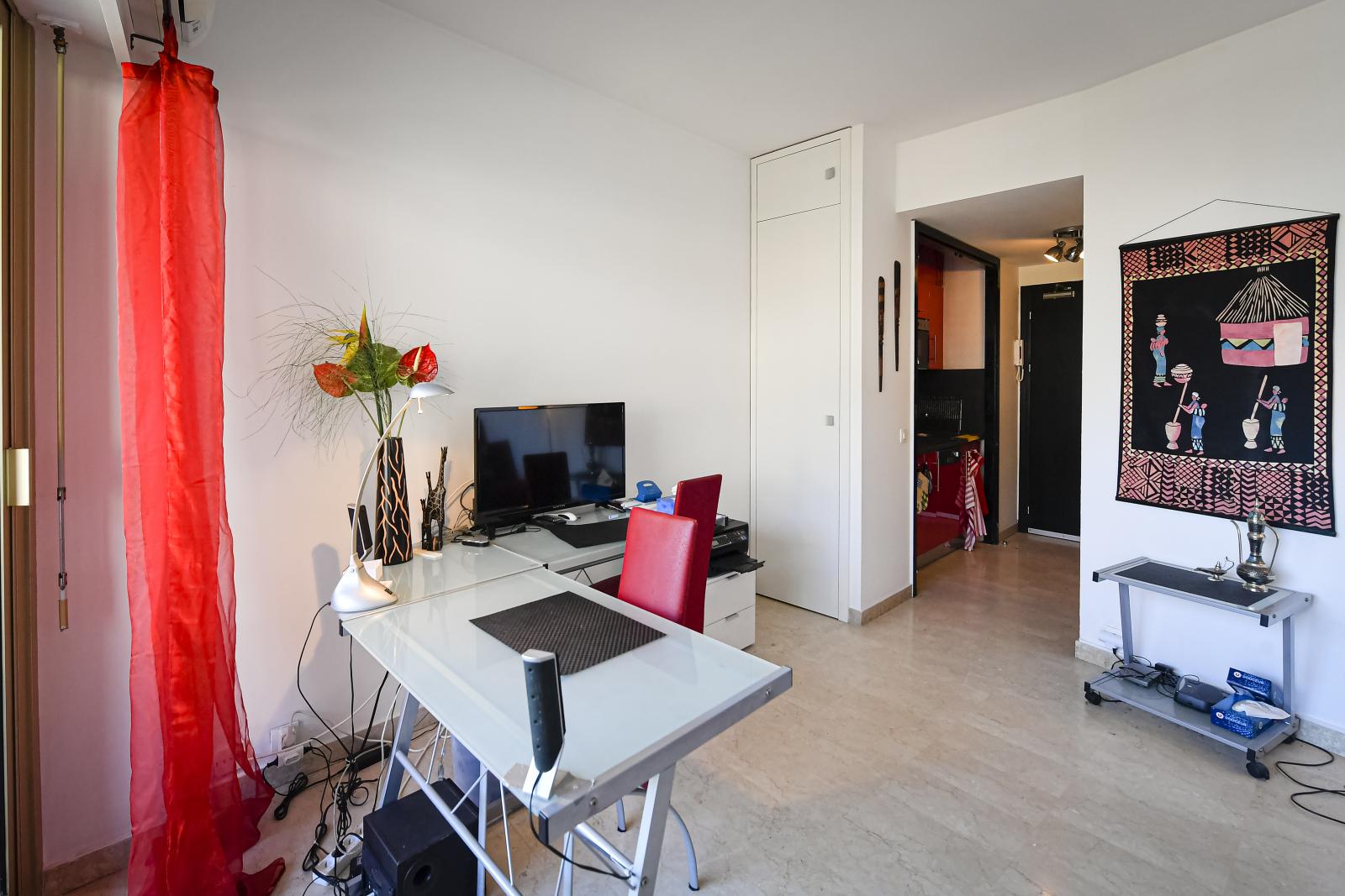 Joli studio  en étage élevé avec belle vue ! (SOUS OFFRE)