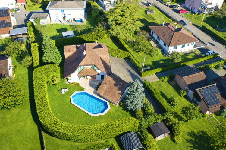Magnifique propriété avec piscine et possibilité de créer deux logements 