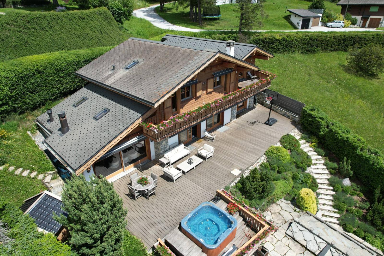 EXCLUSIVITÉ - Magnifique chalet avec vue panoramique sur la plaine du Rhône et les Alpes
