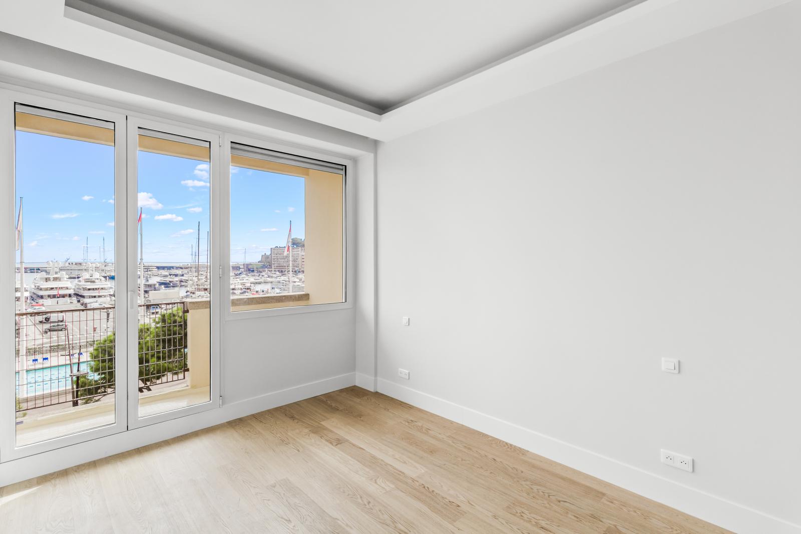 Spacieux 2-Pièces en première ligne du Port Hercule