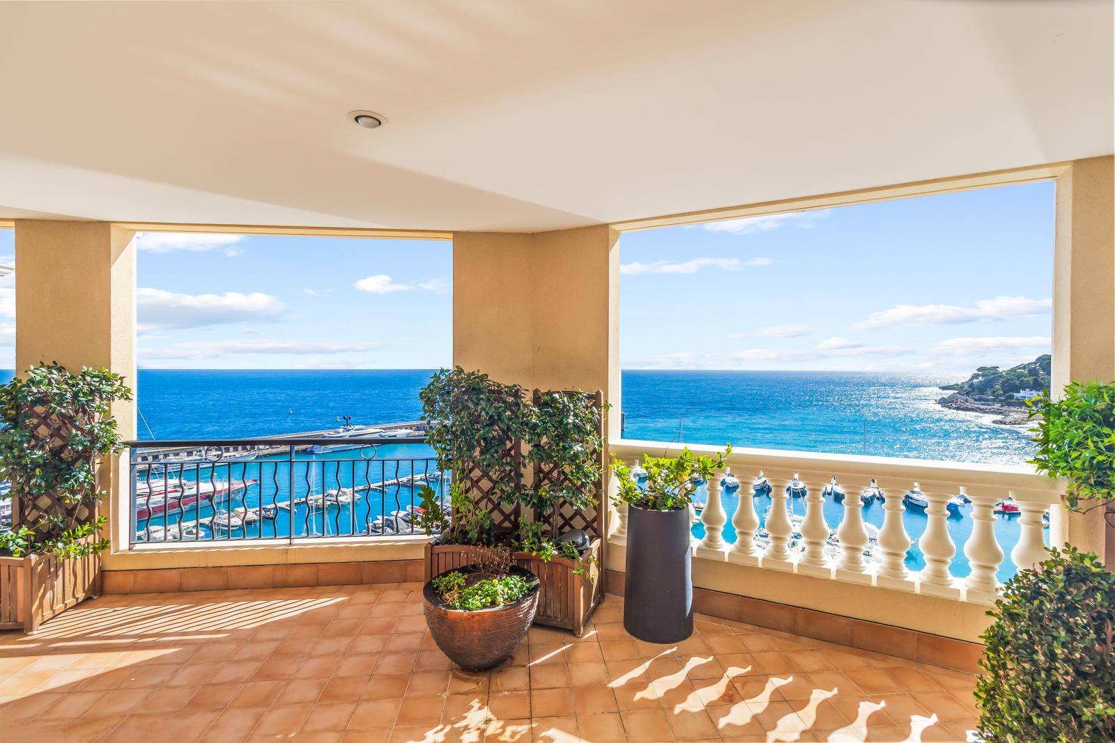 Fontvieille: Appartement d’exception avec terrasse et piscine privative face à la mer