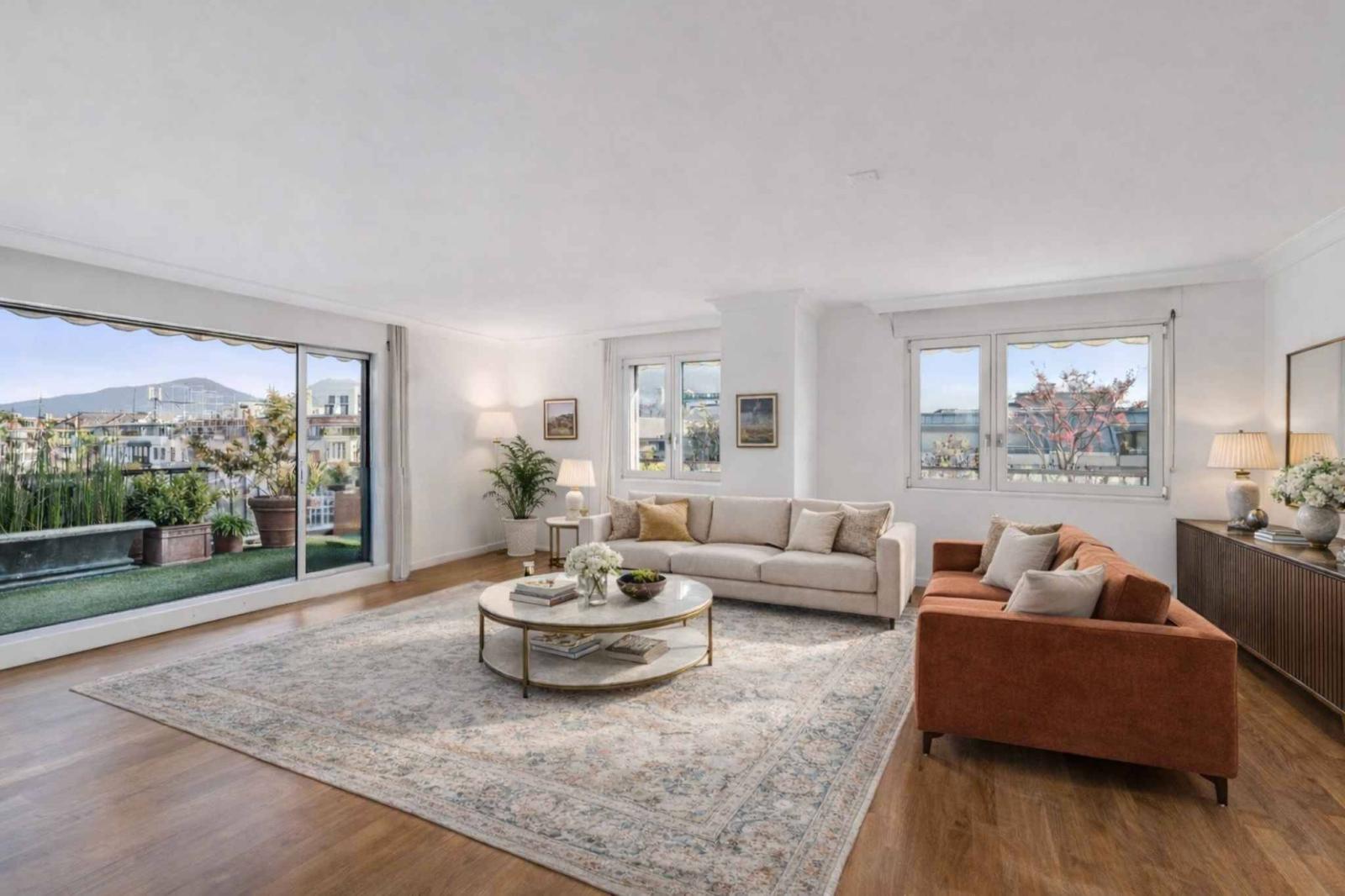 EN EXCLUSIVITÉ ! Bel attique de 6 pièces avec terrasse de 141 m²