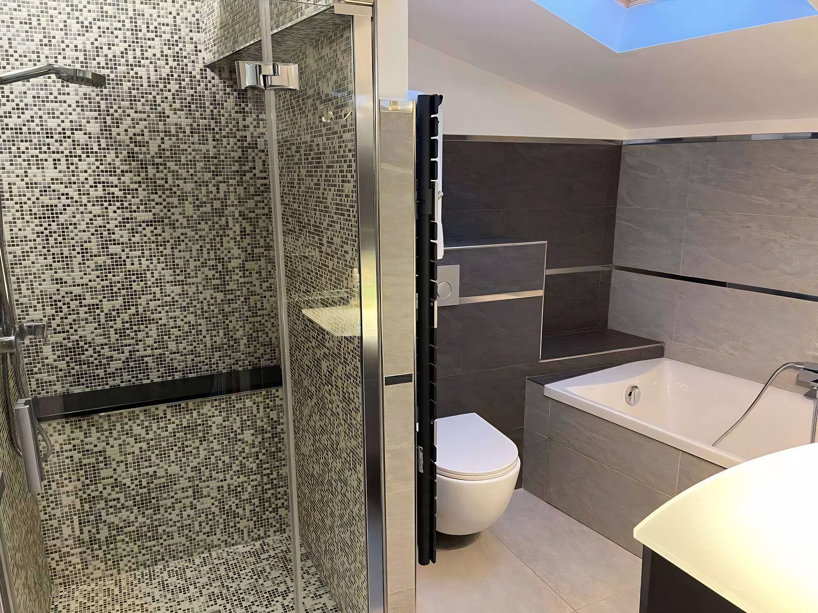 N6ShK_bathroom-1779287394.jpg