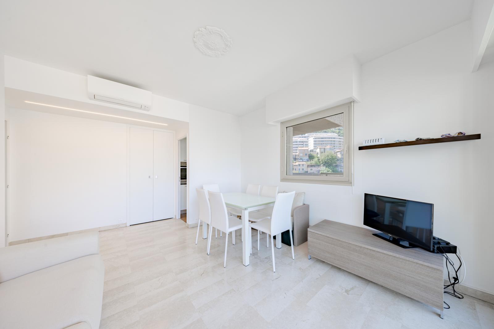 LUMINEUX DEUX PIÈCES EN ANGLE