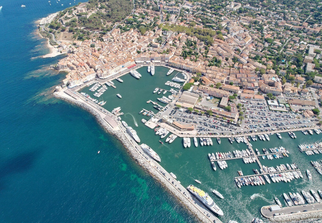 Quartiers de luxe à Saint-Tropez : où acheter une villa
